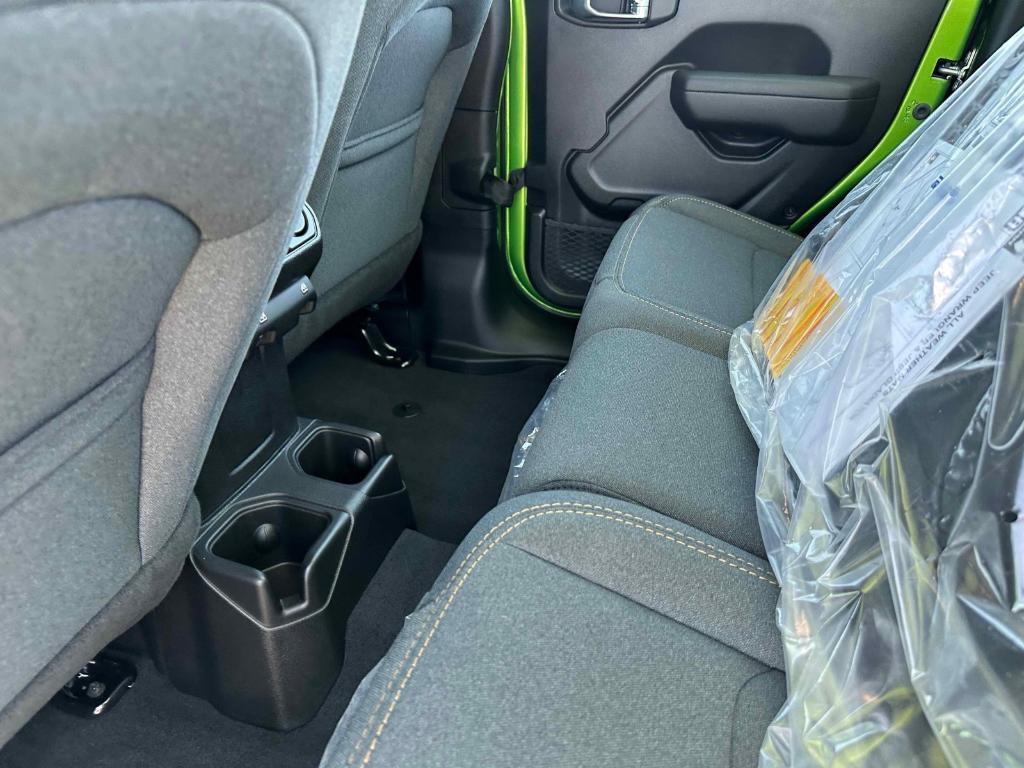 new 2025 Jeep Gladiator car, priced at $39,623