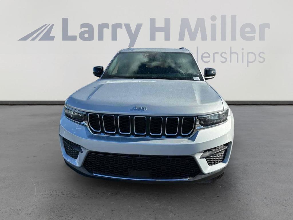 new 2025 Jeep Grand Cherokee car, priced at $43,965