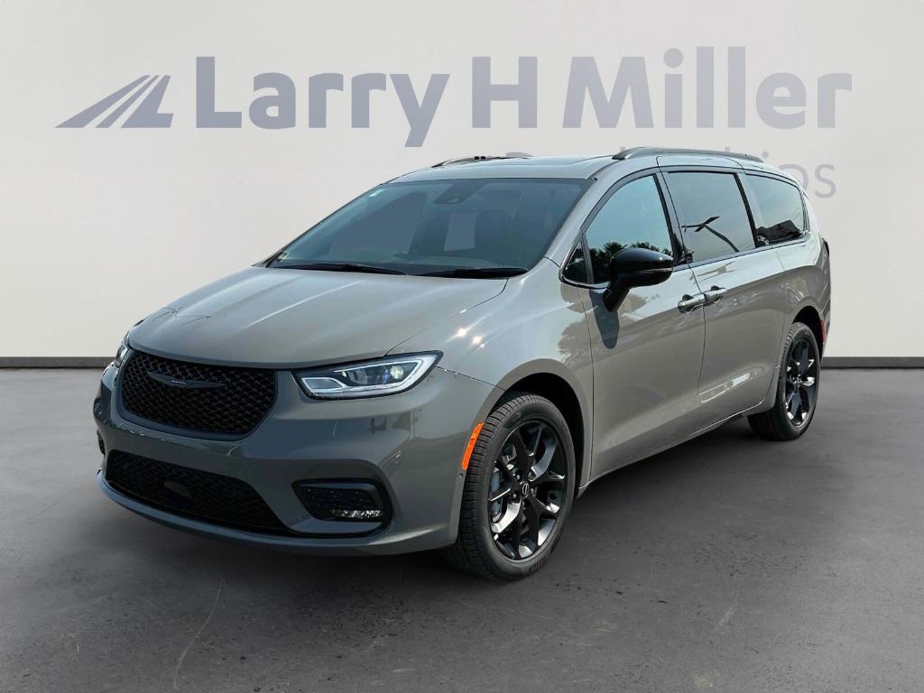 new 2025 Chrysler Pacifica car, priced at $52,187