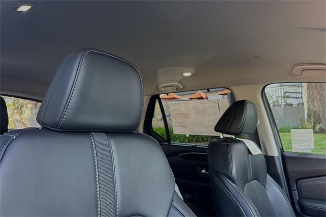 new 2025 Honda Pilot car, priced at $47,050