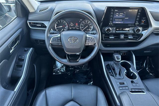 used 2020 Toyota Highlander car, priced at $30,998