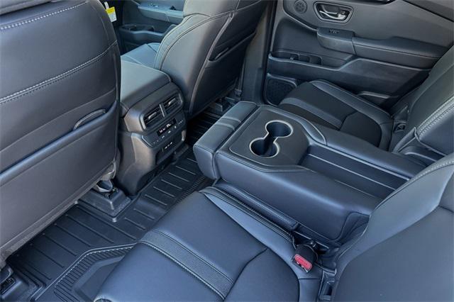 new 2025 Honda Pilot car, priced at $45,405