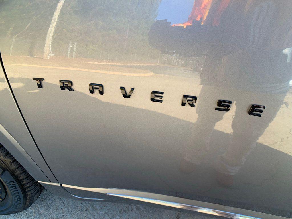 used 2021 Chevrolet Traverse car, priced at $30,292