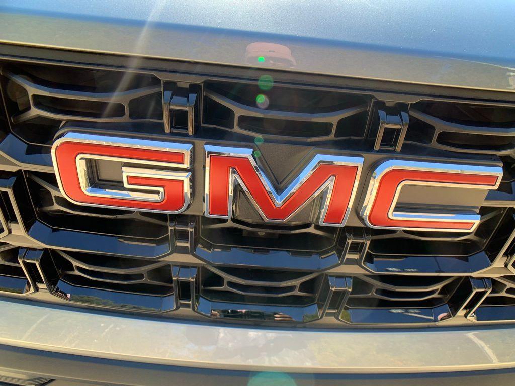 new 2024 GMC Canyon car, priced at $35,400