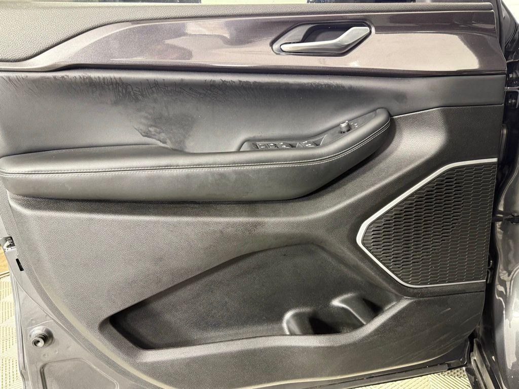 used 2022 Jeep Grand Cherokee L car, priced at $30,400