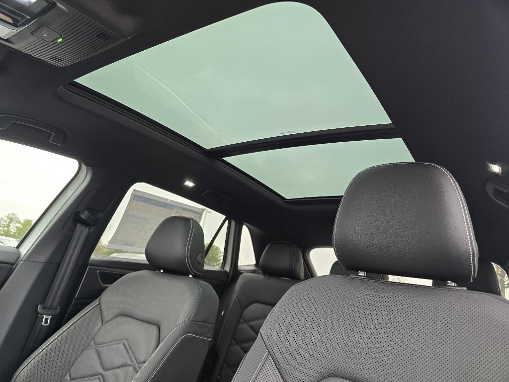 new 2025 Volkswagen Atlas Cross Sport car, priced at $45,510