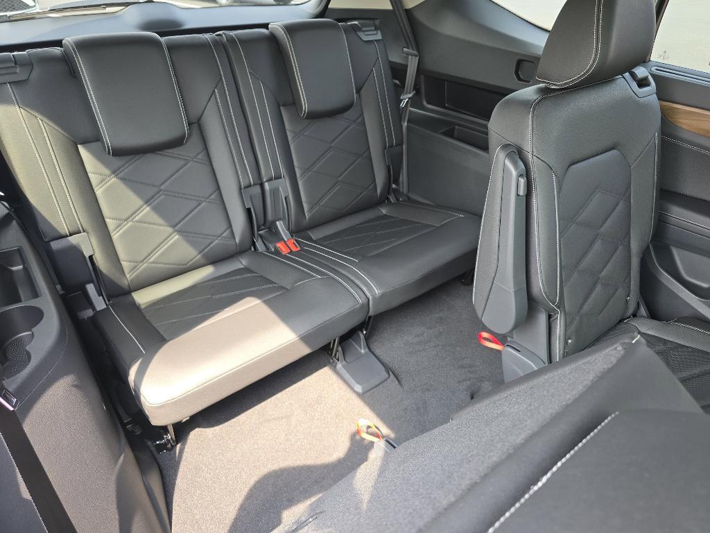 new 2025 Volkswagen Atlas car, priced at $45,679