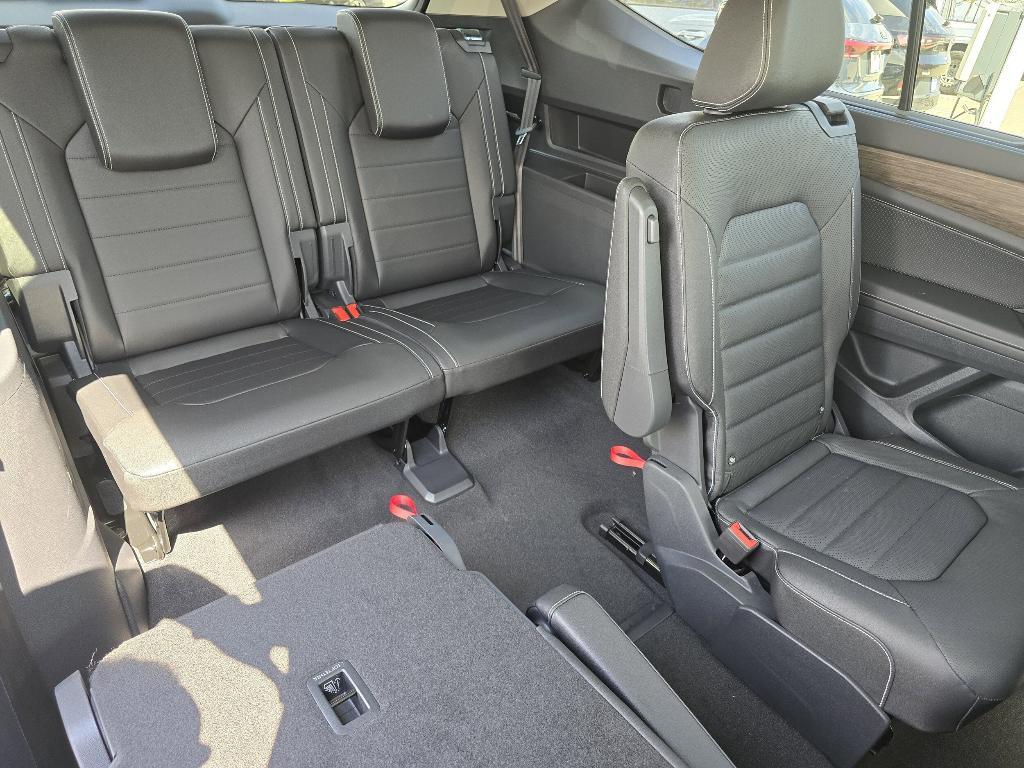 new 2025 Volkswagen Atlas car, priced at $49,804