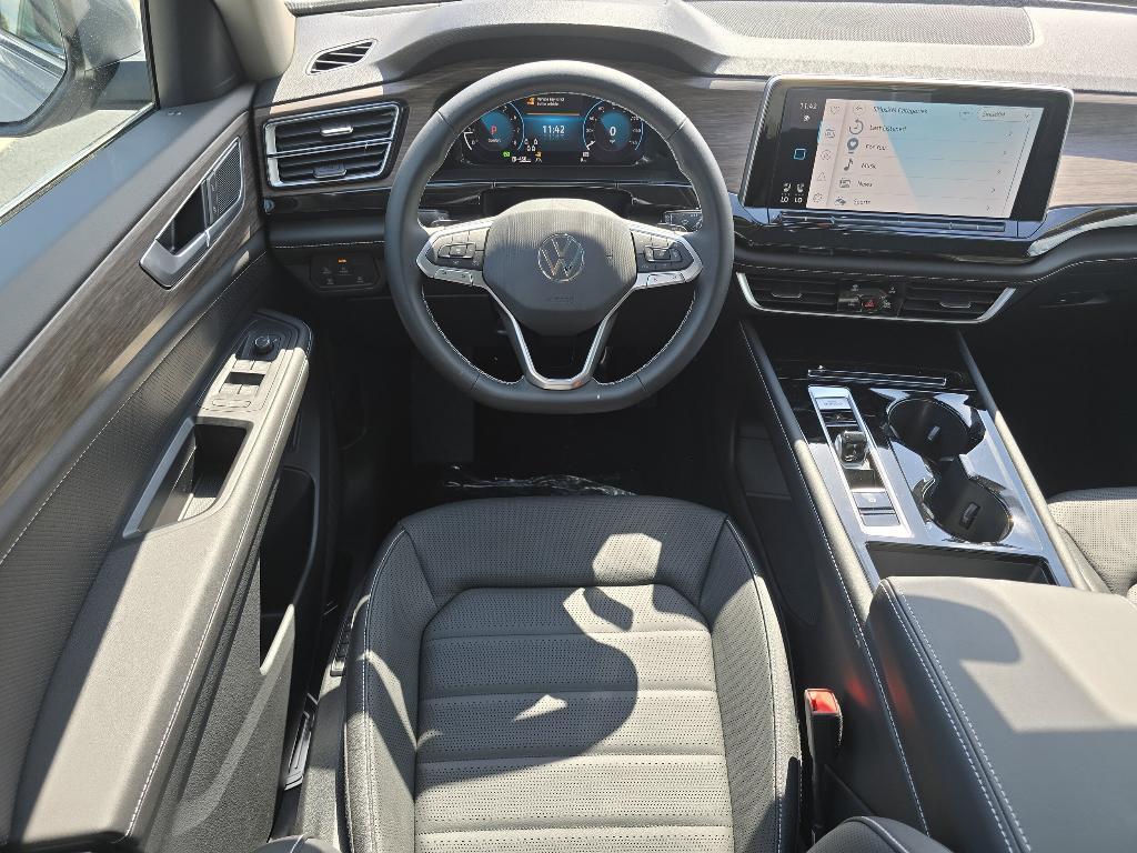 new 2025 Volkswagen Atlas car, priced at $49,804