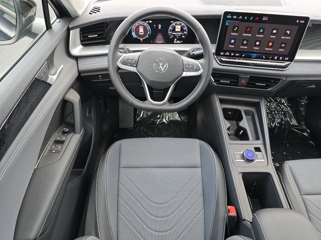 new 2025 Volkswagen Tiguan car, priced at $33,678