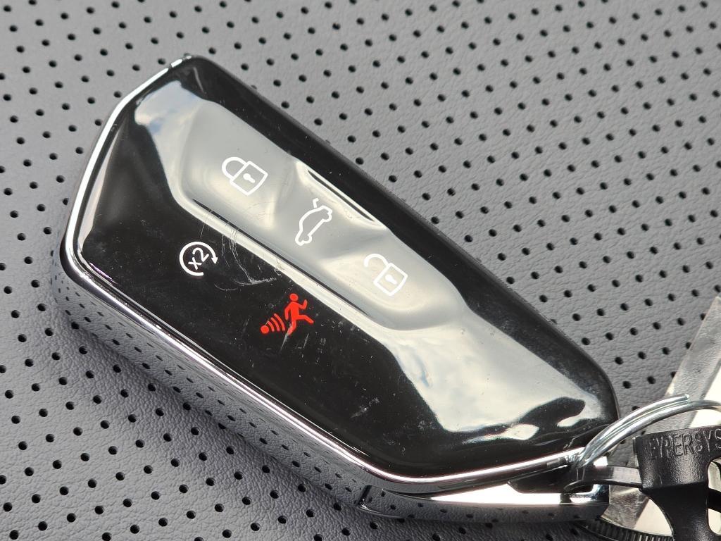 new 2025 Volkswagen Tiguan car, priced at $33,678