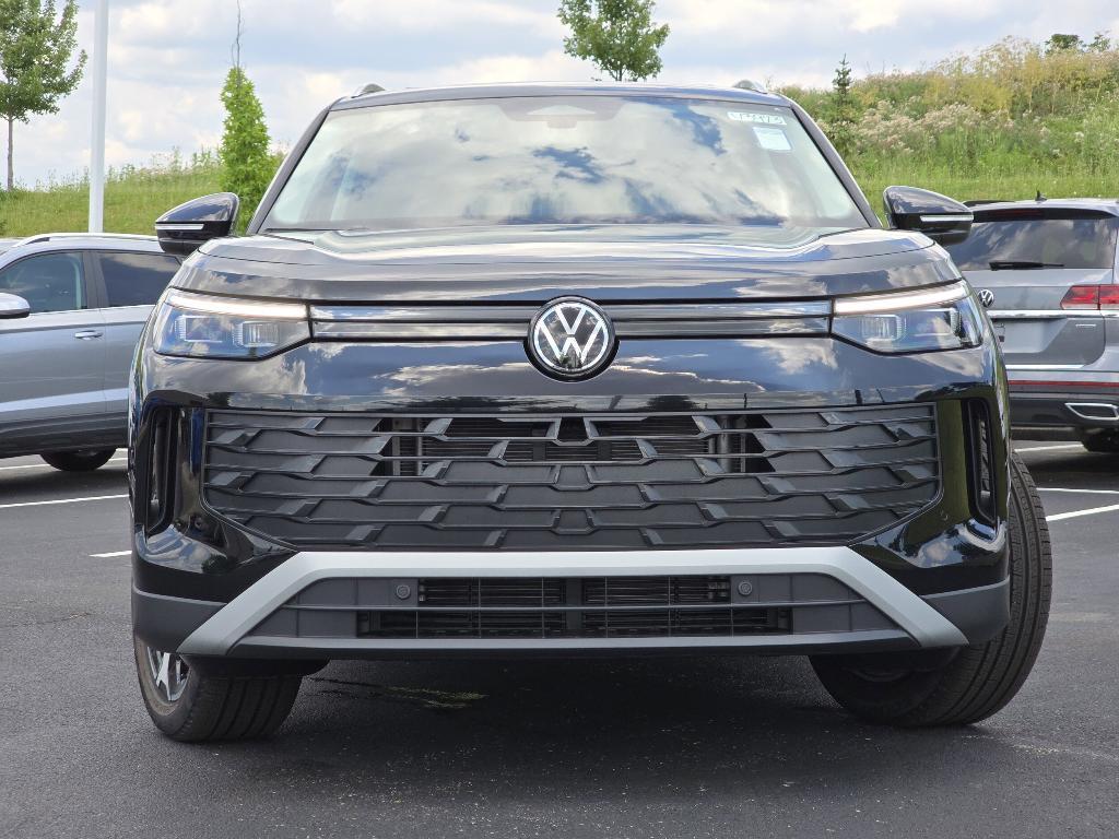 new 2025 Volkswagen Tiguan car, priced at $33,678