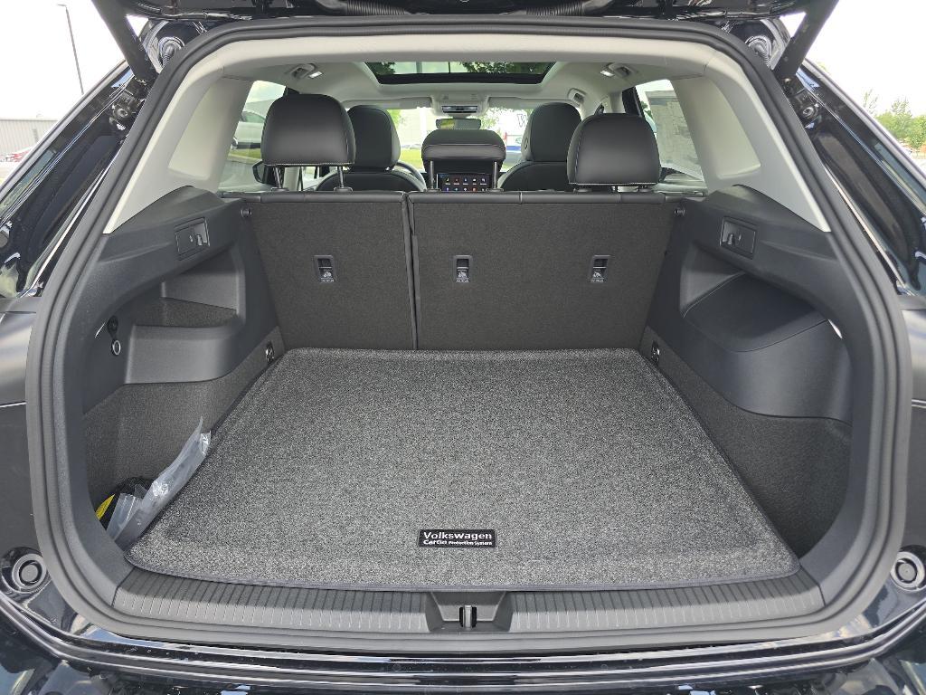 new 2025 Volkswagen Tiguan car, priced at $33,678