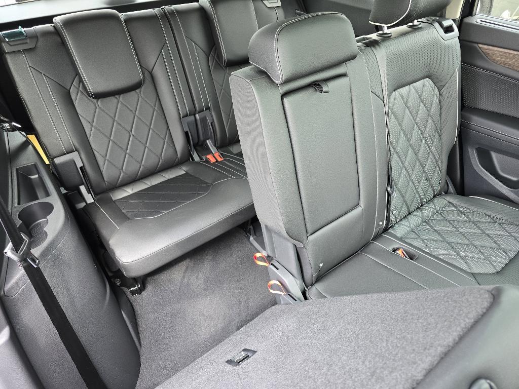 new 2025 Volkswagen Atlas car, priced at $54,143