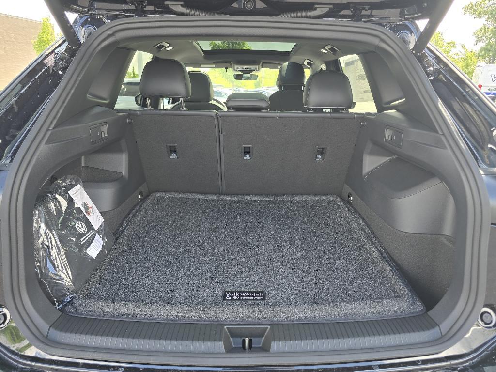 new 2025 Volkswagen Tiguan car, priced at $37,725