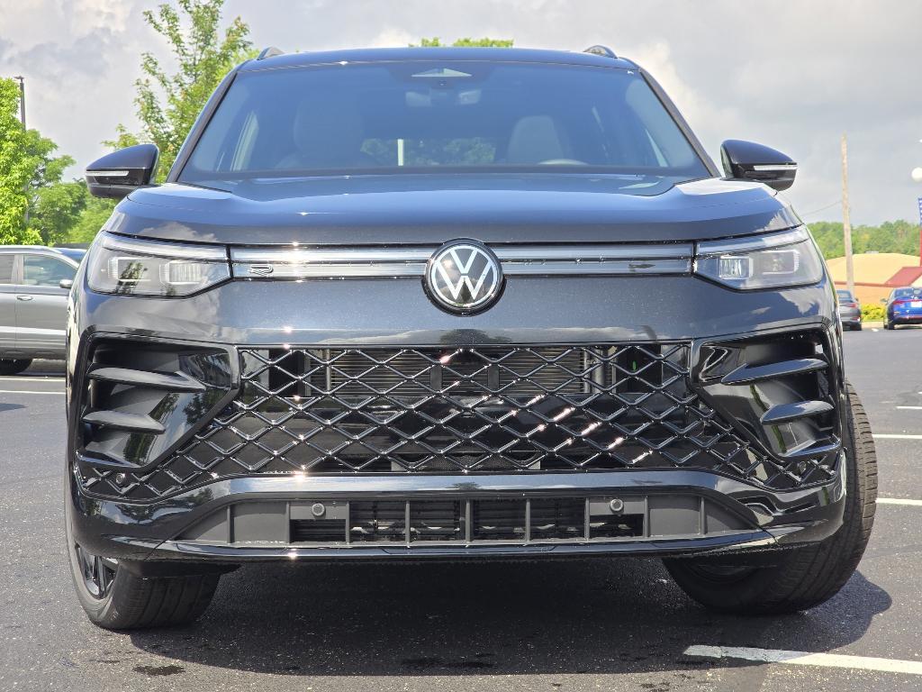 new 2025 Volkswagen Tiguan car, priced at $37,725