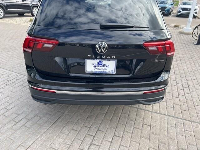 new 2024 Volkswagen Tiguan car, priced at $32,400