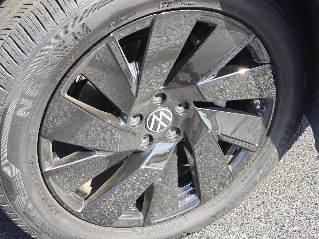 used 2024 Volkswagen Atlas Cross Sport car, priced at $30,500