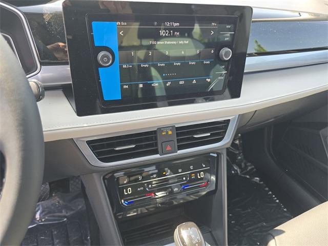 new 2025 Volkswagen Taos car
