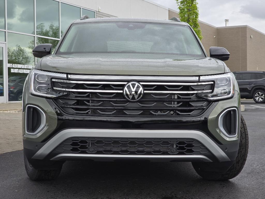 new 2025 Volkswagen Atlas car, priced at $47,213