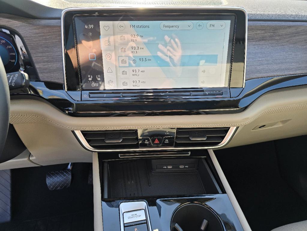 new 2025 Volkswagen Atlas car, priced at $49,291
