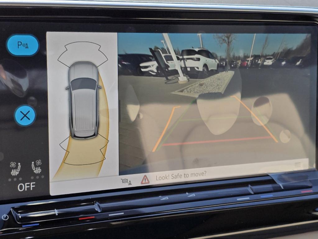 new 2025 Volkswagen Atlas car, priced at $49,071