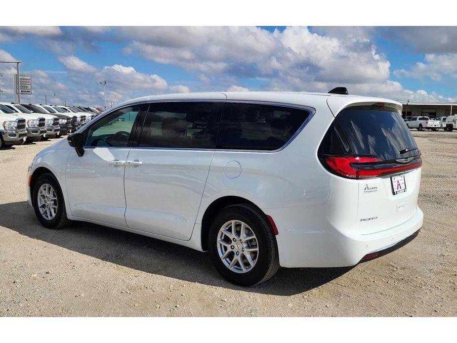 new 2025 Chrysler Pacifica car, priced at $43,086