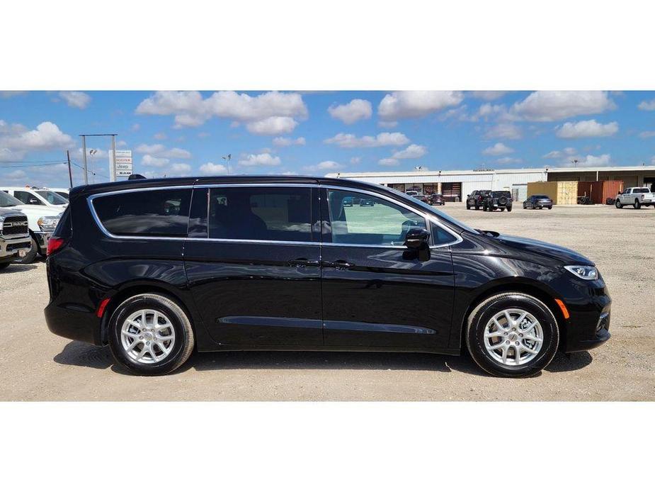 new 2025 Chrysler Pacifica car, priced at $45,325