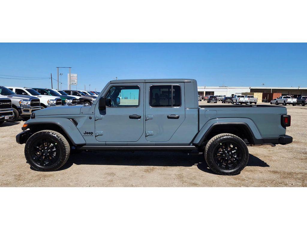 new 2025 Jeep Gladiator car, priced at $43,182