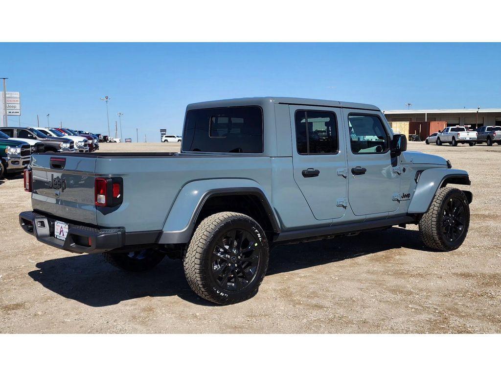 new 2025 Jeep Gladiator car, priced at $43,182