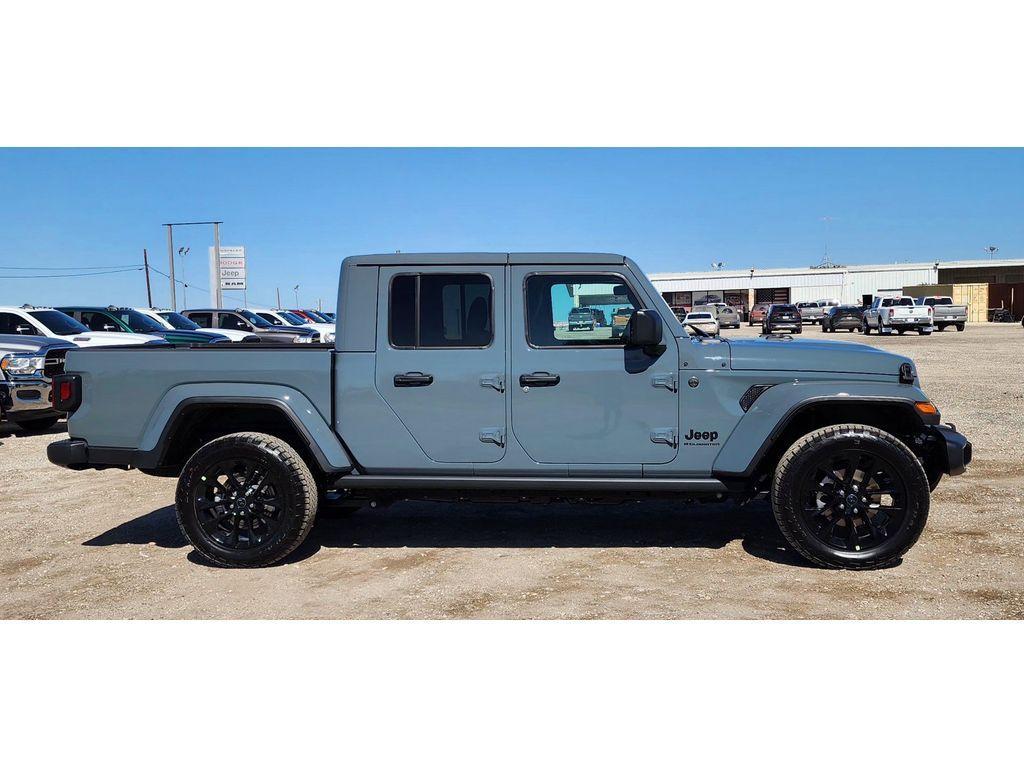 new 2025 Jeep Gladiator car, priced at $43,182