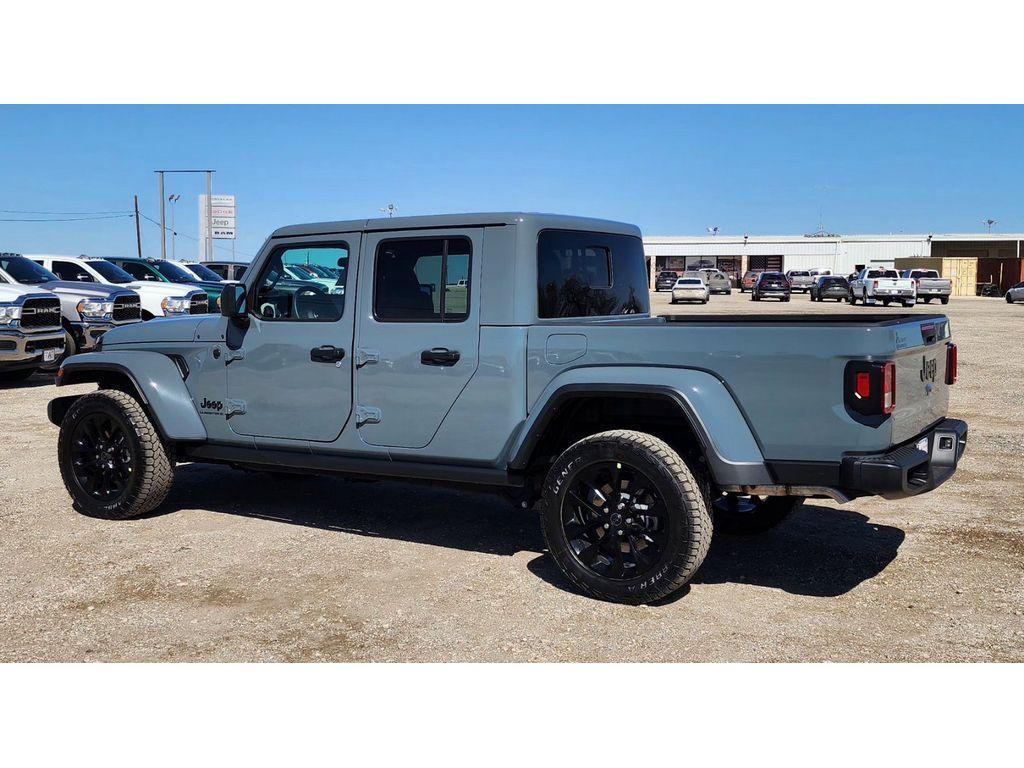 new 2025 Jeep Gladiator car, priced at $43,182