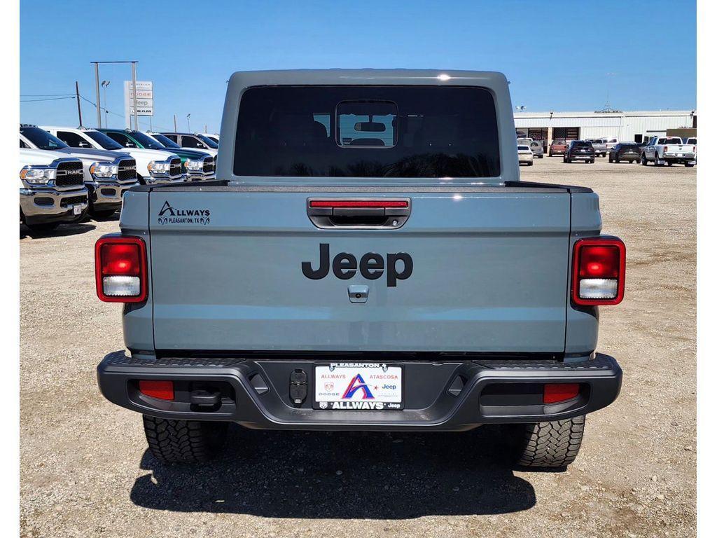 new 2025 Jeep Gladiator car, priced at $43,182