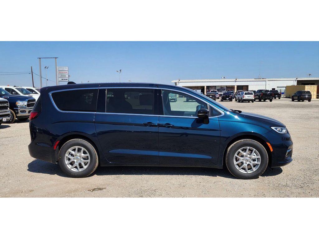 new 2025 Chrysler Pacifica car, priced at $42,351