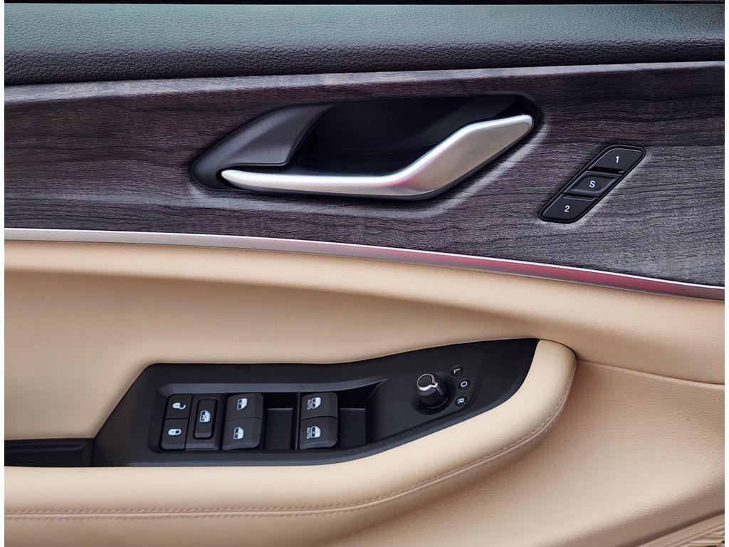 used 2024 Jeep Grand Cherokee car, priced at $39,291