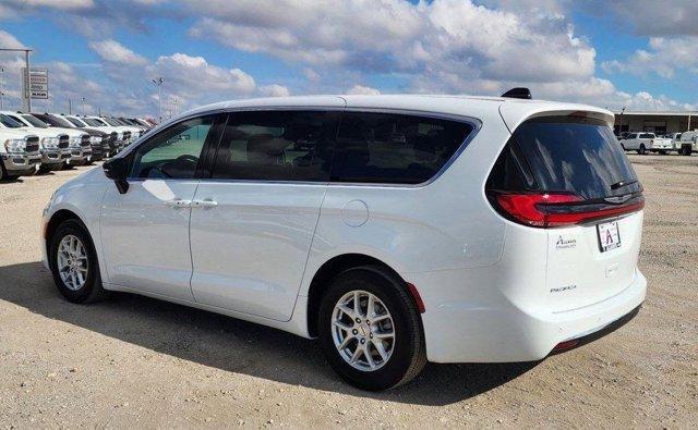 new 2025 Chrysler Pacifica car, priced at $45,325