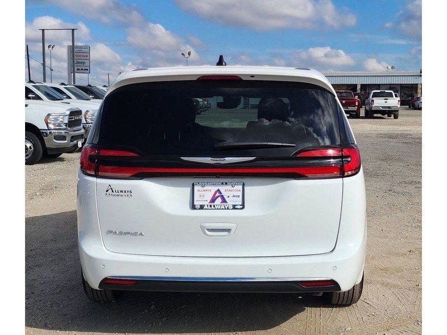 new 2025 Chrysler Pacifica car, priced at $45,025