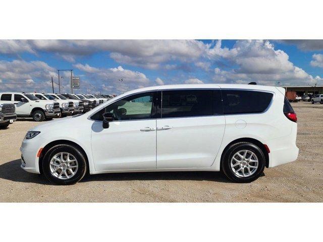 new 2025 Chrysler Pacifica car, priced at $45,325