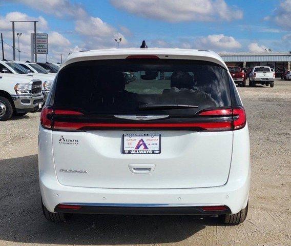 new 2025 Chrysler Pacifica car, priced at $45,325