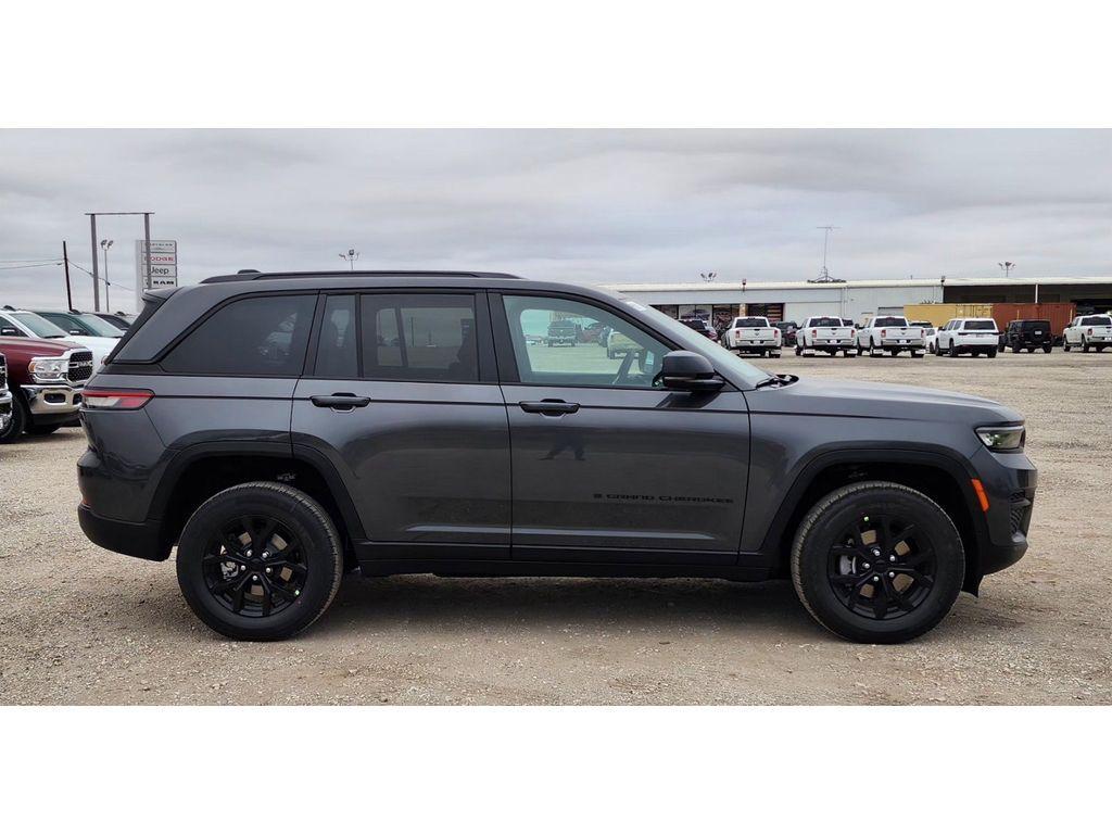 new 2025 Jeep Grand Cherokee car, priced at $43,231