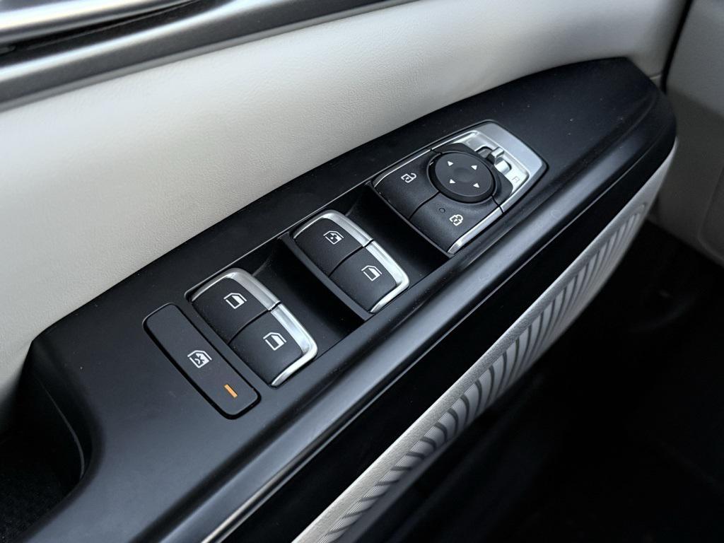 used 2024 Kia Carnival car, priced at $32,500