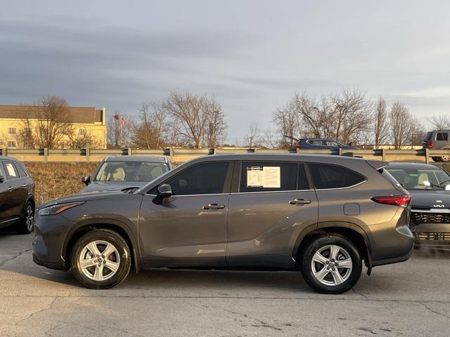 used 2023 Toyota Highlander car, priced at $34,900