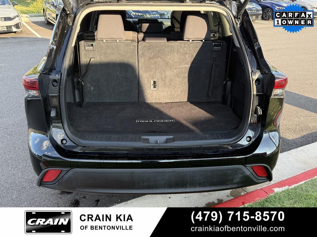 used 2024 Toyota Highlander car, priced at $29,999