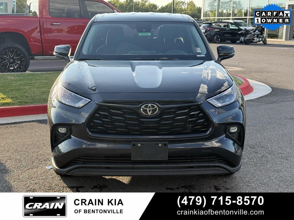 used 2024 Toyota Highlander car, priced at $34,990
