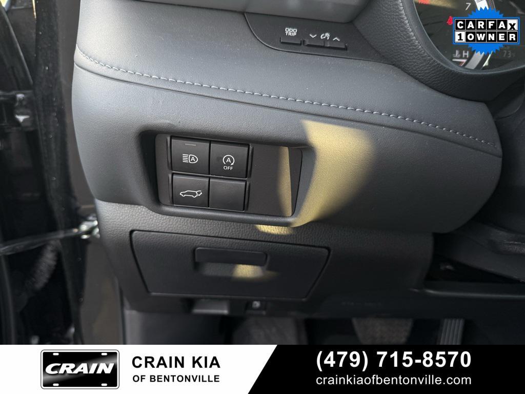 used 2024 Toyota Highlander car, priced at $34,990