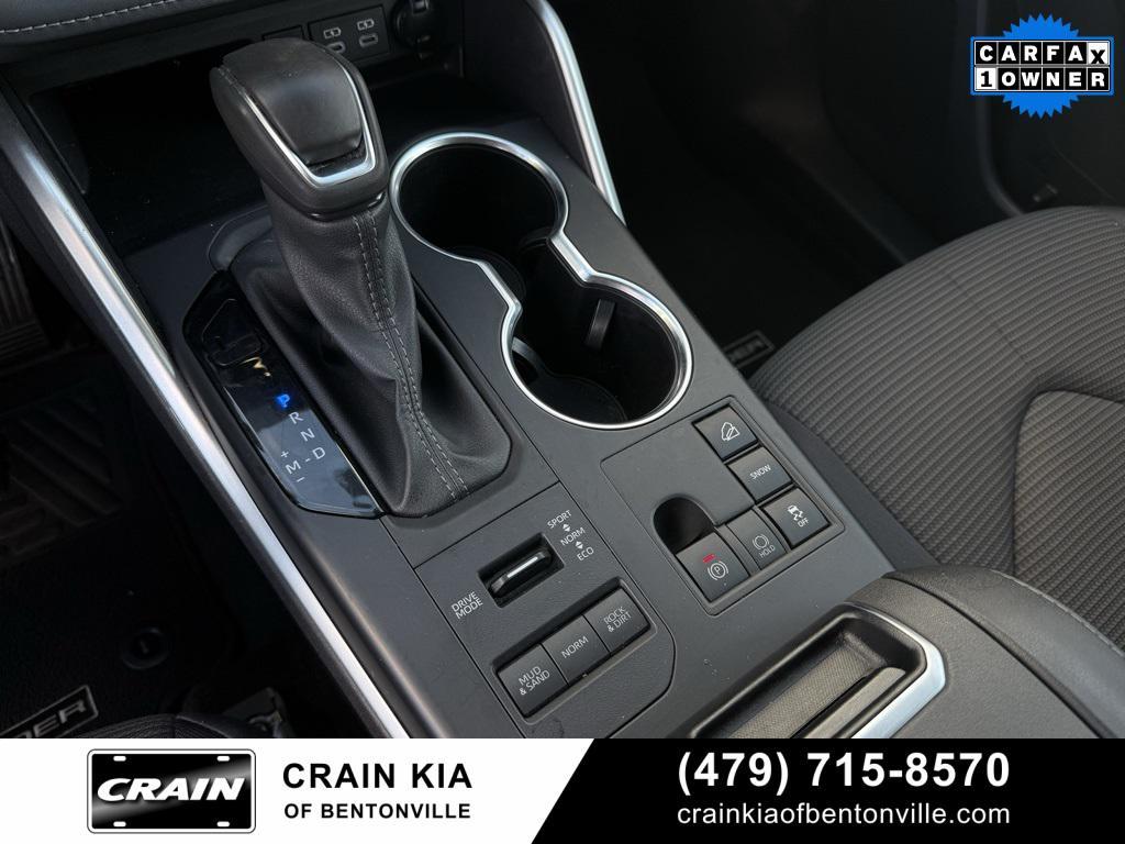 used 2024 Toyota Highlander car, priced at $34,990