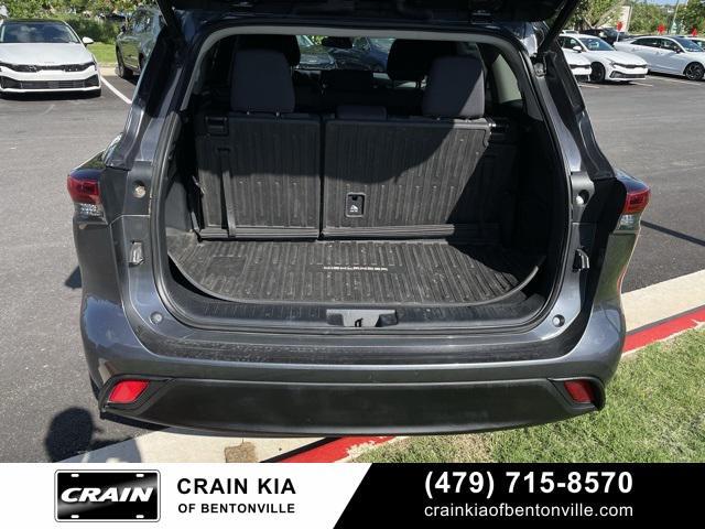 used 2020 Toyota Highlander car, priced at $28,900