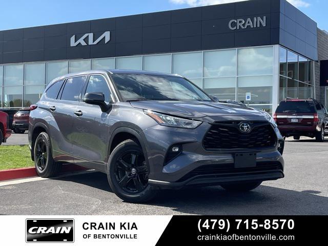 used 2020 Toyota Highlander car, priced at $28,900