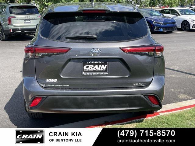 used 2020 Toyota Highlander car, priced at $28,900