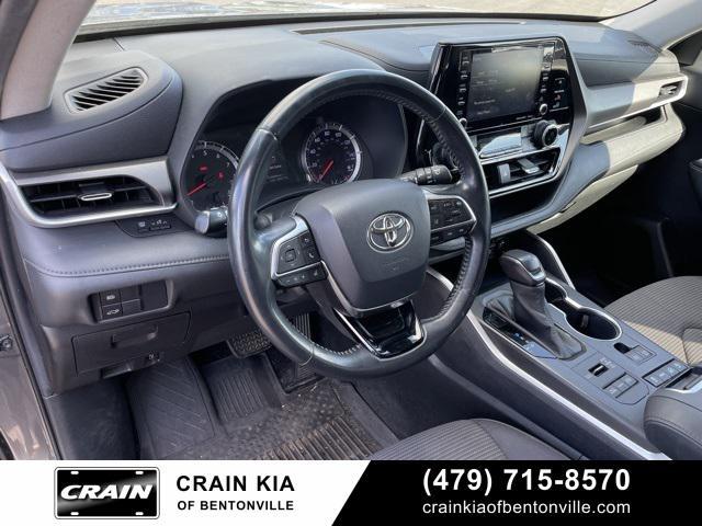 used 2020 Toyota Highlander car, priced at $28,900